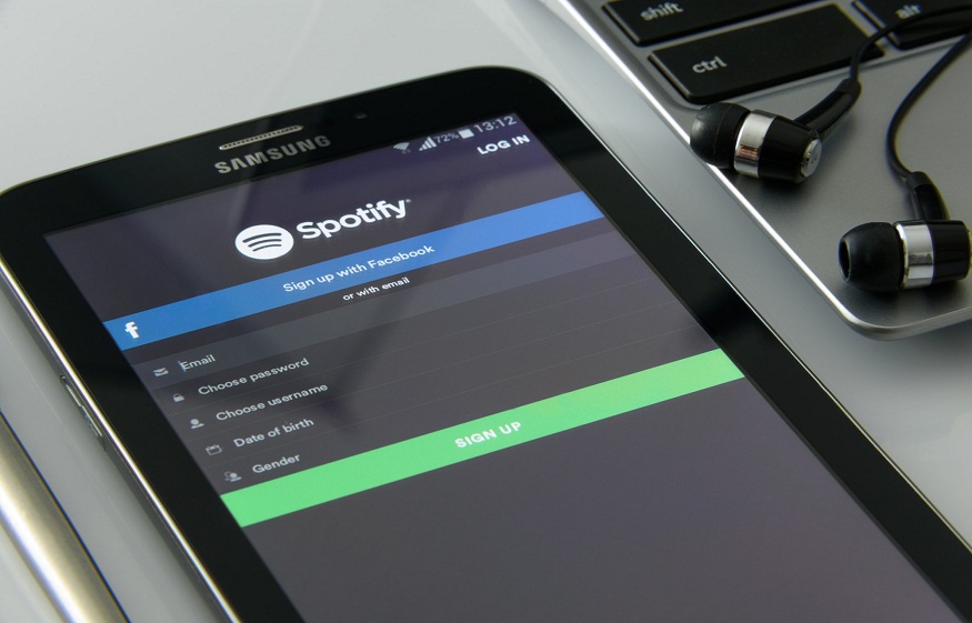 Apple Music vs Spotify: A Comparative Guide